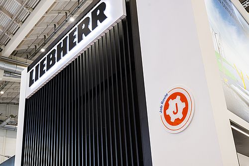 Großes Logo des Unternehmens Liebherr.