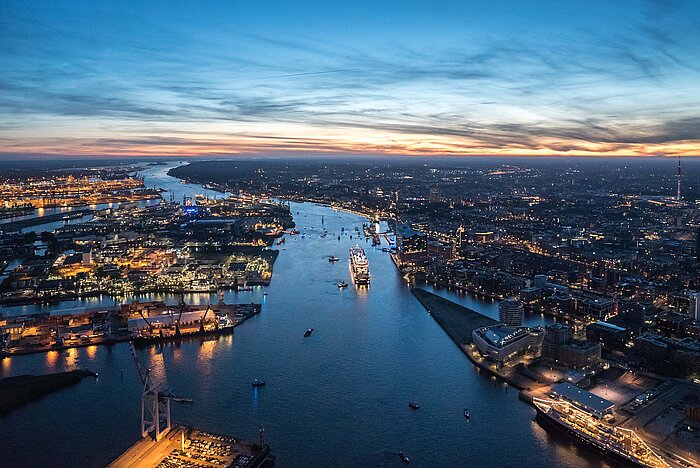 Evening atmosphere on the Elbe - Andreas Vallbracht View from above of the Elbe and the port of Hamburg. The sun has just set and everything is illuminated.